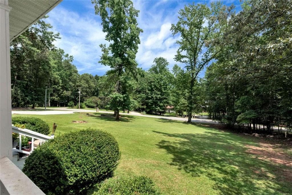 4 bedroom, 3 bathroom, 2,739 sq ft single family residence for sale at 425 Greenleaf Drive, Lavonia, GA 30553 — photo 8