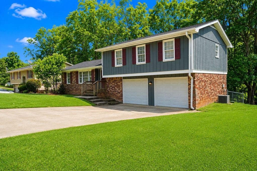 3 bedroom, 3 bathroom single family residence under contract at 970 Woodbridge Drive, Conyers, GA 30012 — photo 3