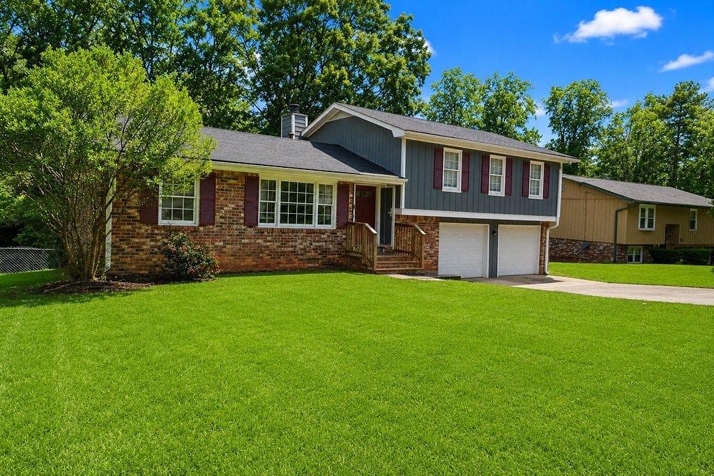 3 bedroom, 3 bathroom single family residence under contract at 970 Woodbridge Drive, Conyers, GA 30012 — photo 4