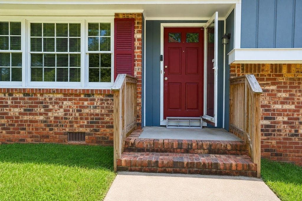 3 bedroom, 3 bathroom single family residence under contract at 970 Woodbridge Drive, Conyers, GA 30012 — photo 7