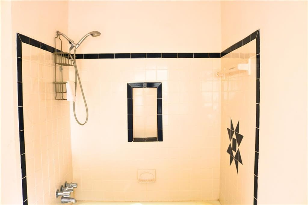2 bedroom, 2 bathroom, 1,426 sq ft single family residence for sale at 6169 Hillvale Road, Lithonia, GA 30058 — photo 7