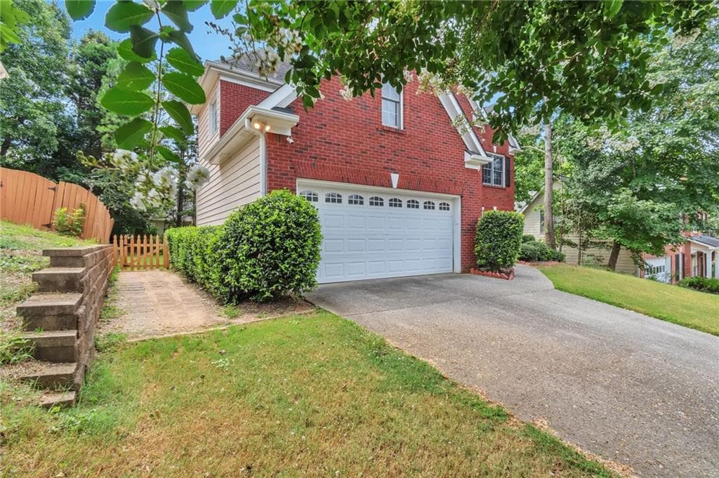 4 bedroom, 3 bathroom, 3,078 sq ft single family residence under contract at 1444 Oglethorpe Drive, Suwanee, GA 30024 — photo 3