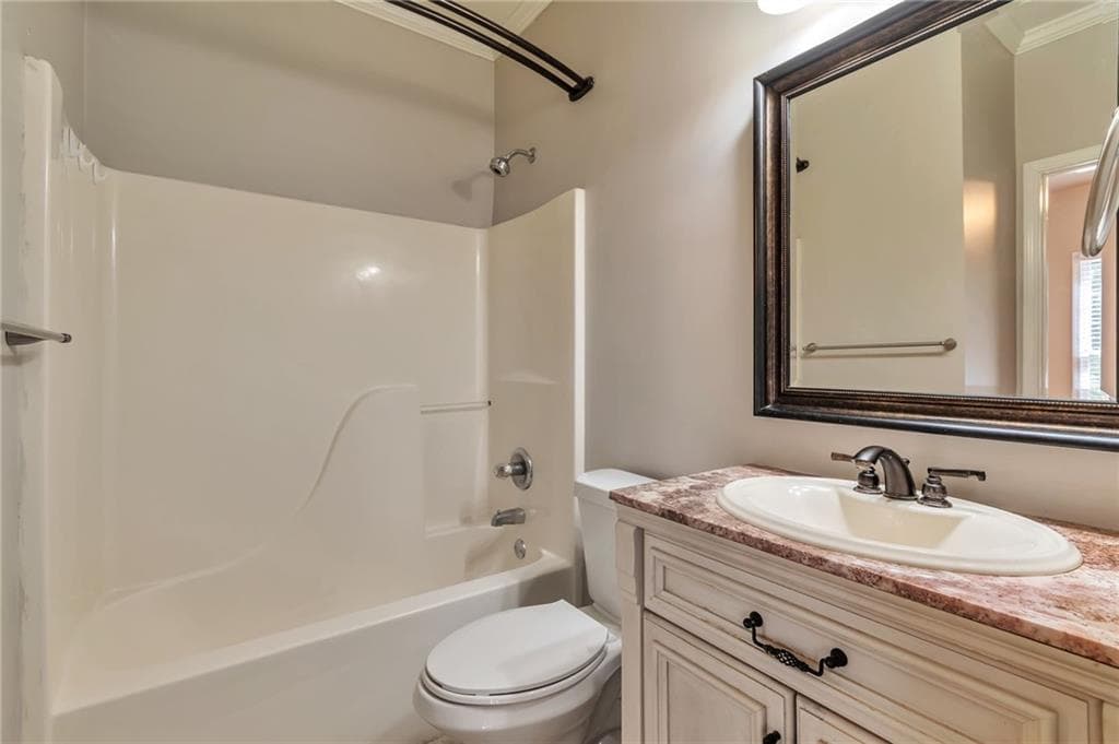 4 bedroom, 3 bathroom, 3,078 sq ft single family residence under contract at 1444 Oglethorpe Drive, Suwanee, GA 30024 — photo 9