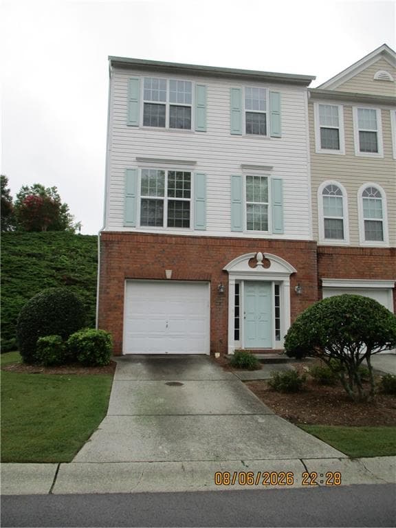 3 bedroom, 4 bathroom, 2,035 sq ft townhouse for rent at 1112 Thornborough Drive, Alpharetta, GA 30004 for $2,250 a month — photo 1 of 38