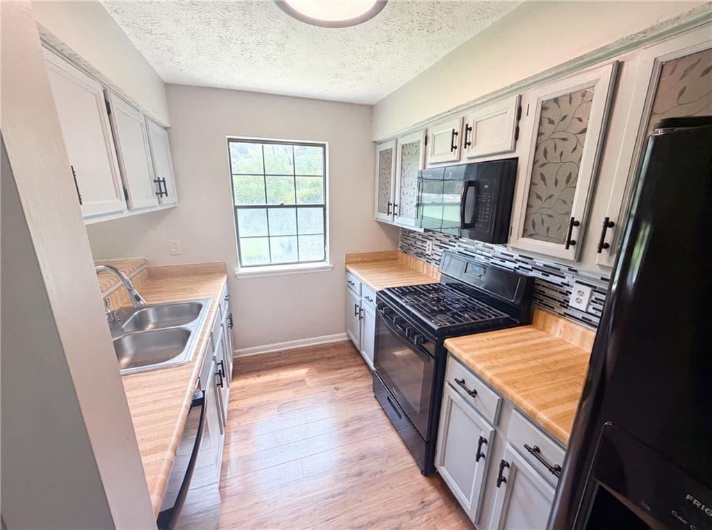 3 bedroom, 3 bathroom, 1,672 sq ft single family residence for sale at 165 Splitwood Lane, Fairburn, GA 30213 — photo 2
