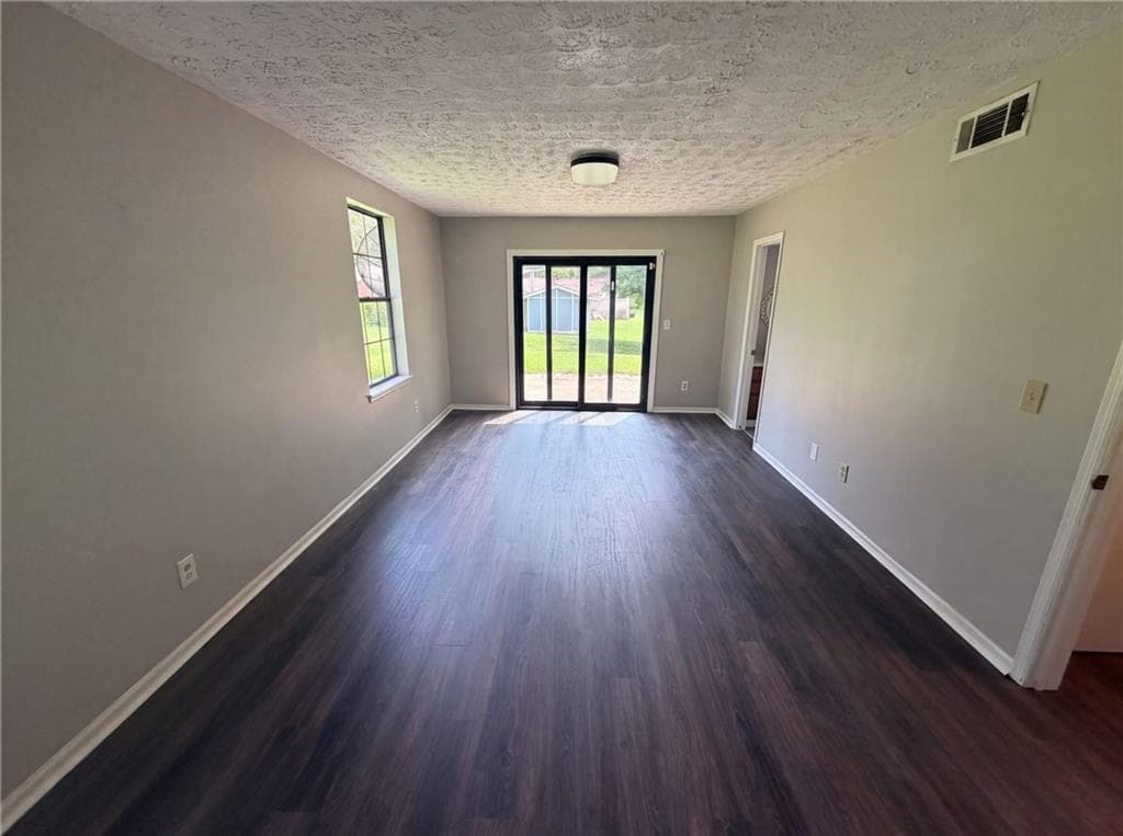 3 bedroom, 3 bathroom, 1,672 sq ft single family residence for sale at 165 Splitwood Lane, Fairburn, GA 30213 — photo 3