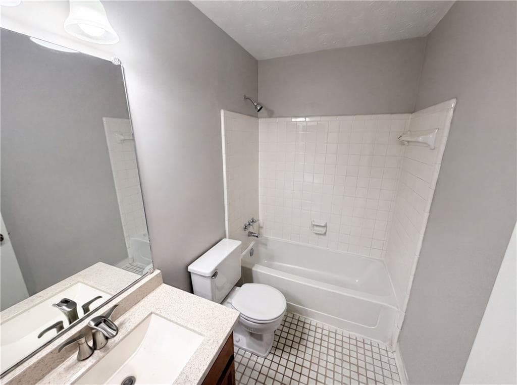 3 bedroom, 3 bathroom, 1,672 sq ft single family residence for sale at 165 Splitwood Lane, Fairburn, GA 30213 — photo 5