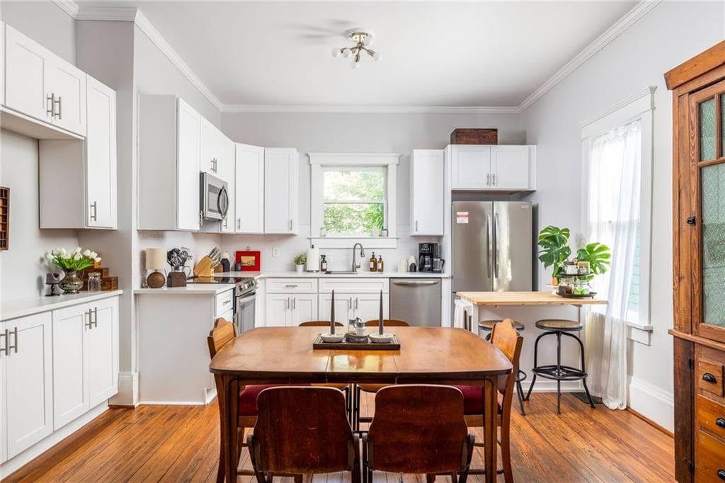 4 bedroom, 2 bathroom, 1,800 sq ft single family residence for rent at 1470 Athens Avenue, Atlanta, GA 30310 for $2,900 a month — photo 9