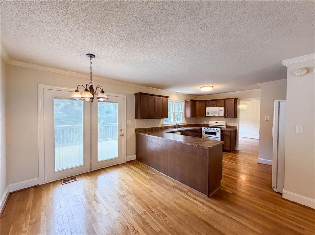 4 bedroom, 4 bathroom, 2,690 sq ft single family residence under contract at 145 Jans Meadows, Stockbridge, GA 30281 — photo 2