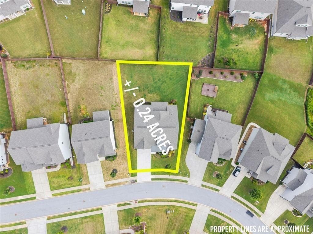 4 bedroom, 3 bathroom, 2,300 sq ft single family residence for sale at 7125 Birch View Court, Flowery Branch, GA 30542 — photo 2