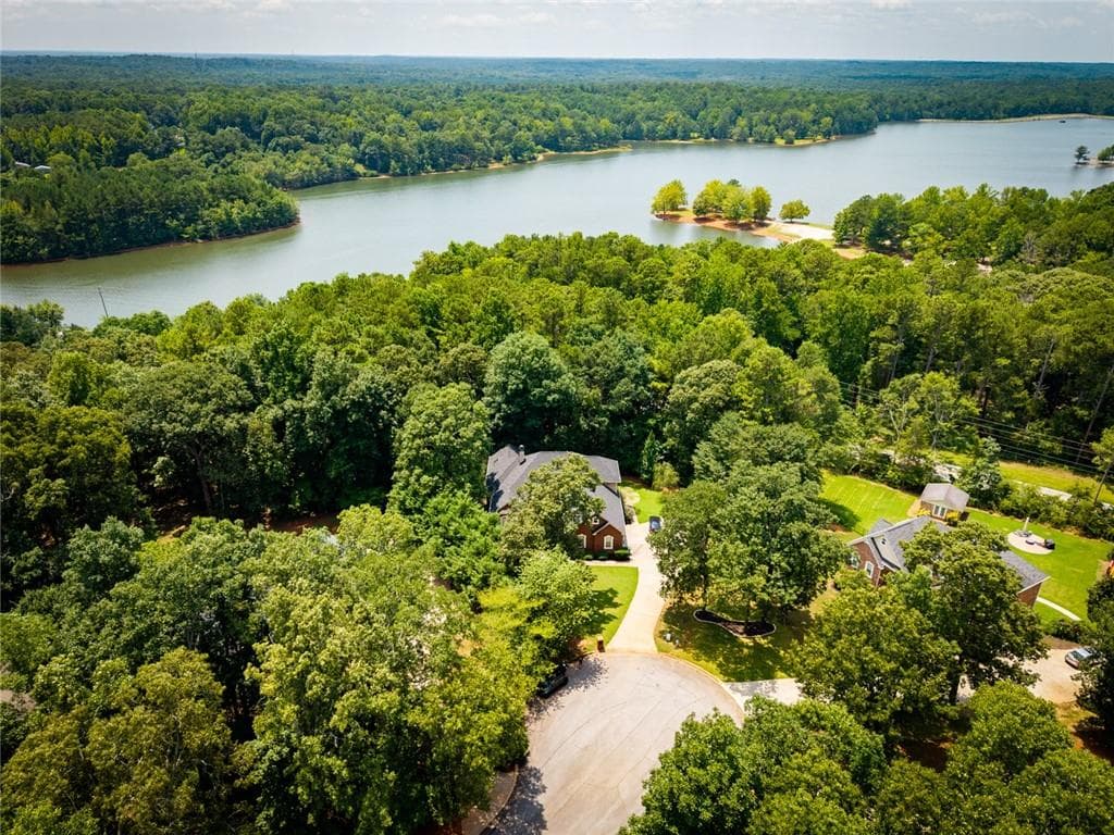 5 bedroom, 5 bathroom, 4,850 sq ft single family residence for sale at 12426 Edgewater Drive, Hampton, GA 30228 — photo 5