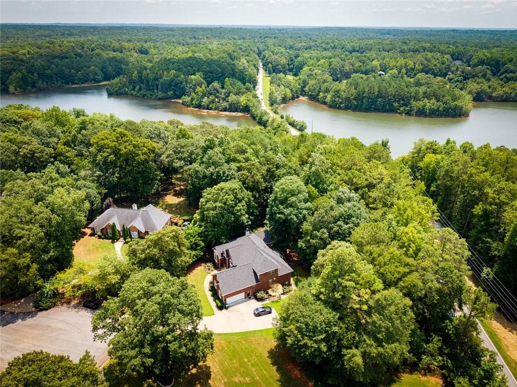 5 bedroom, 5 bathroom, 4,850 sq ft single family residence for sale at 12426 Edgewater Drive, Hampton, GA 30228 — photo 6