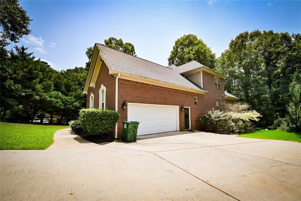 5 bedroom, 5 bathroom, 4,850 sq ft single family residence for sale at 12426 Edgewater Drive, Hampton, GA 30228 — photo 9