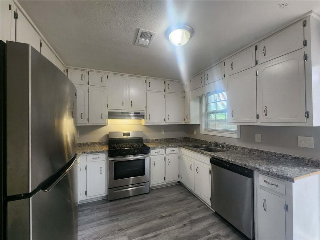 2 bedroom, 1 bathroom, 2,016 sq ft duplex for rent at 1168 Pinedale Circle, Conyers, GA 30012 for $1,300 a month — photo 6