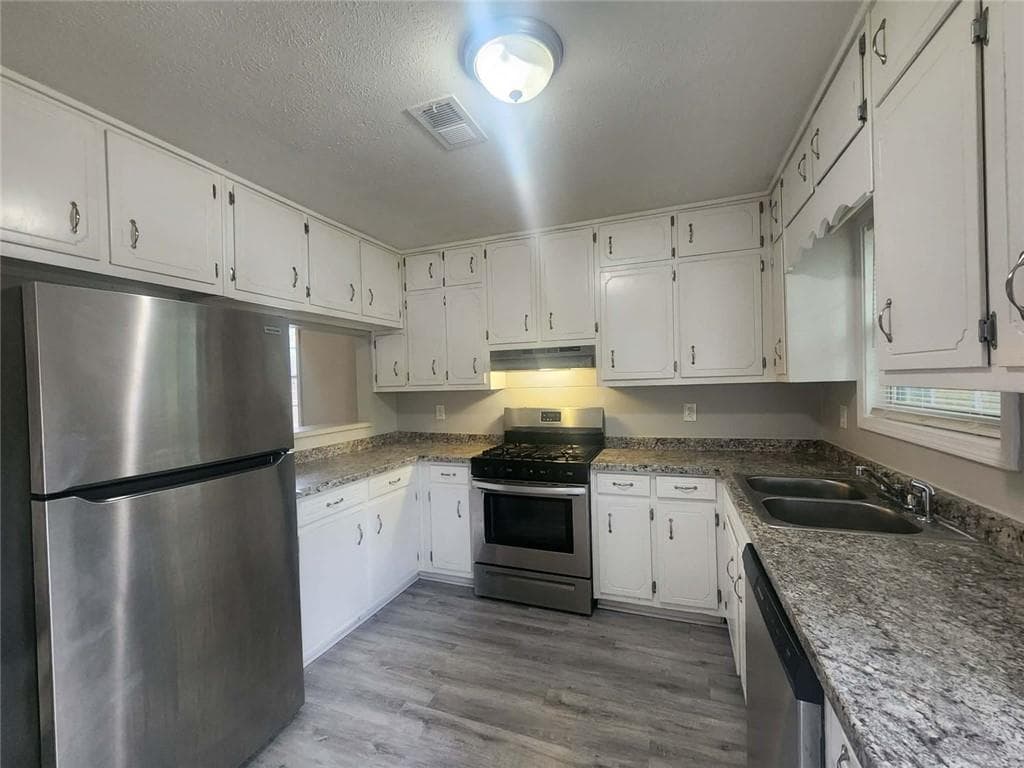2 bedroom, 1 bathroom, 2,016 sq ft duplex for rent at 1168 Pinedale Circle, Conyers, GA 30012 for $1,300 a month — photo 7