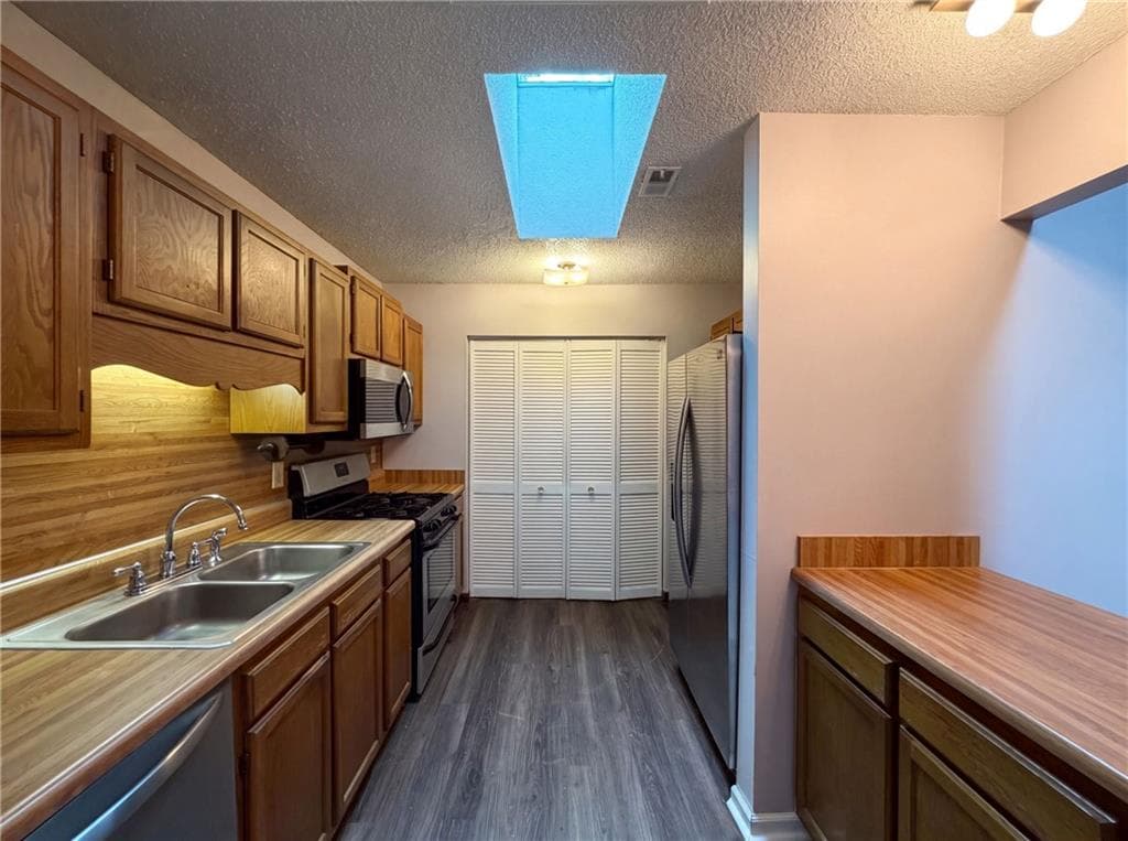 2 bedroom, 2 bathroom, 1,428 sq ft townhouse under contract at 282 Toweridge Drive, Marietta, GA 30064 — photo 2