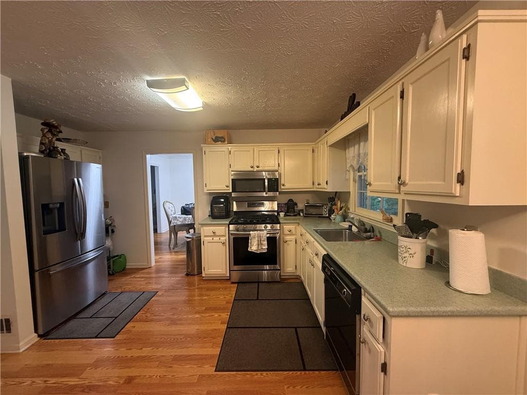 4 bedroom, 3 bathroom, 1,948 sq ft single family residence for sale at 2965 Riverbend Drive, Snellville, GA 30078 — photo 9