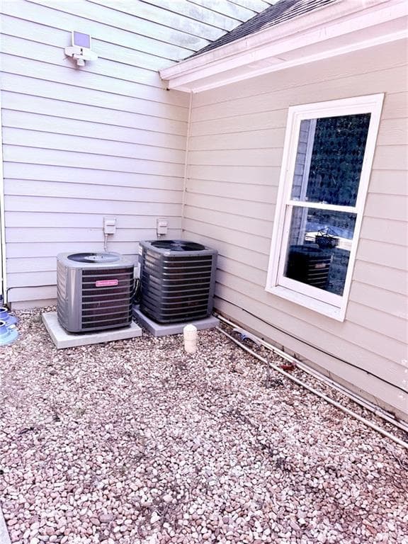 4 bedroom, 3 bathroom, 2,445 sq ft single family residence for sale at 2887 Kingstream Drive, Snellville, GA 30039 — photo 3