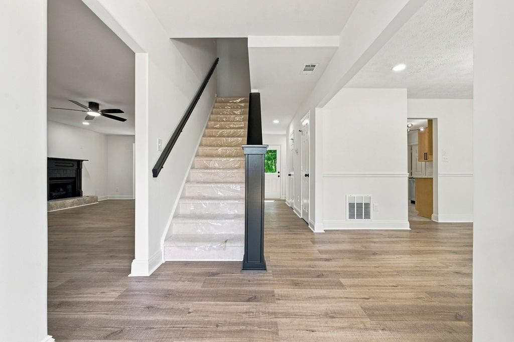 3 bedroom, 3 bathroom, 1,912 sq ft single family residence under contract at 1359 Summit Lane, Acworth, GA 30102 — photo 2