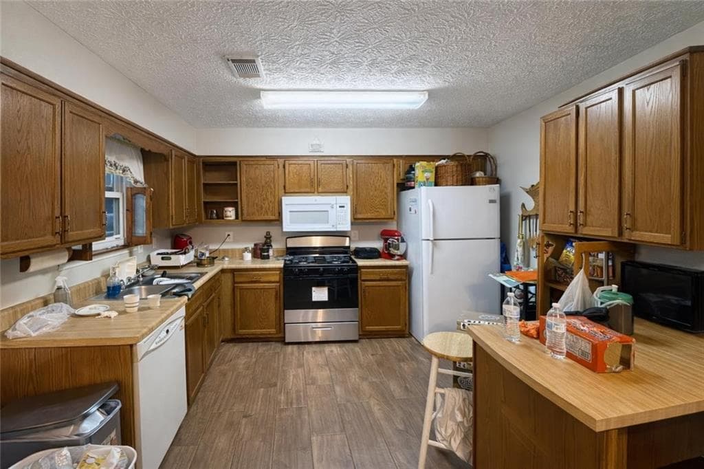 3 bedroom, 2 bathroom, 1,464 sq ft single family residence for rent at 1136 Samuel Drive, Norcross, GA 30093 for $2,050 a month — photo 3
