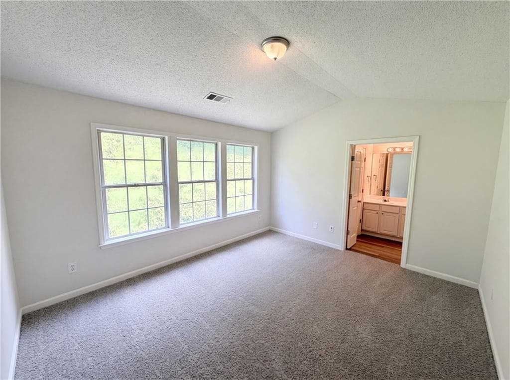 3 bedroom, 3 bathroom, 1,386 sq ft townhouse for sale at 9155 Nesbit Ferry Road 53, Alpharetta, GA 30022 — photo 4