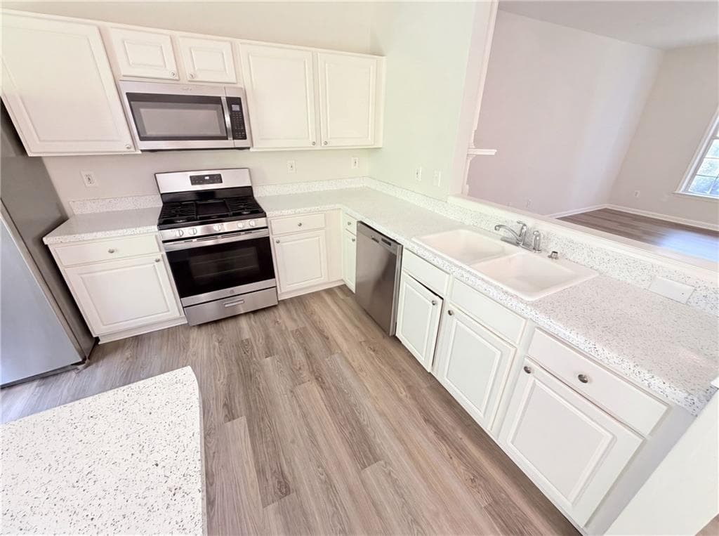 3 bedroom, 3 bathroom, 1,386 sq ft townhouse for sale at 9155 Nesbit Ferry Road 53, Alpharetta, GA 30022 — photo 9