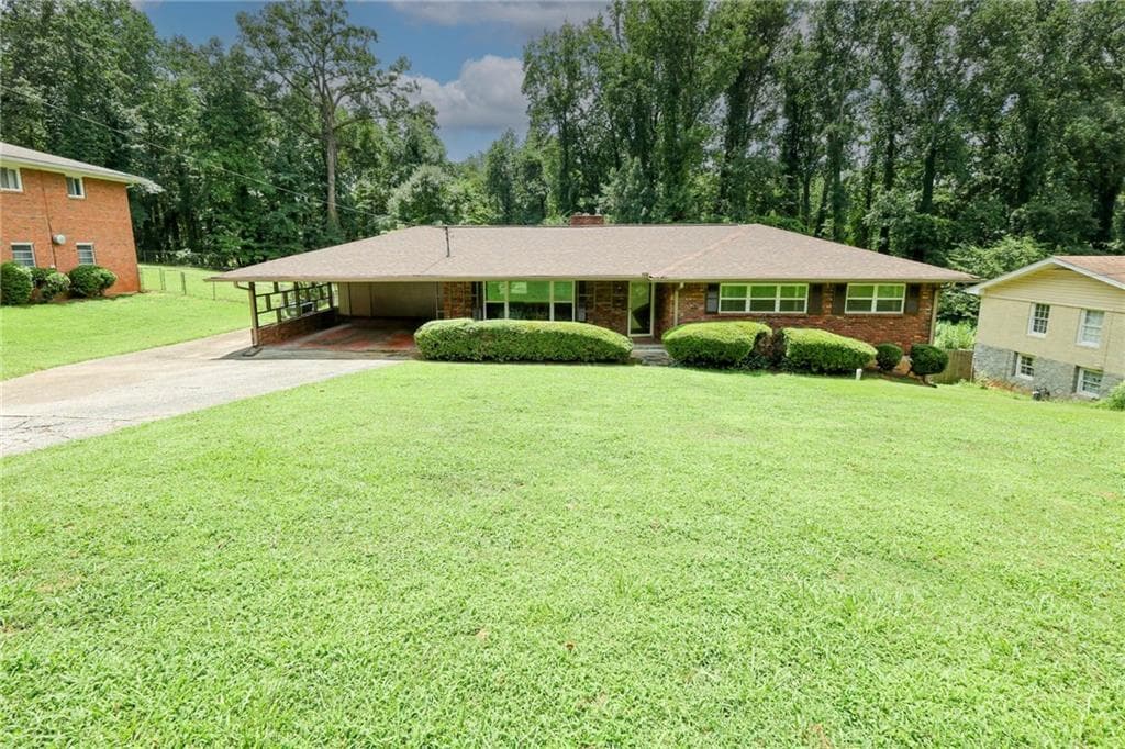 3 bedroom, 2 bathroom, 1,578 sq ft single family residence under contract at 3860 King Arthur Road, Atlanta, GA 30331 — photo 2