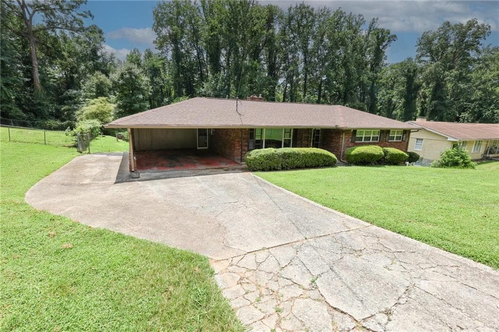 3 bedroom, 2 bathroom, 1,578 sq ft single family residence under contract at 3860 King Arthur Road, Atlanta, GA 30331 — photo 3