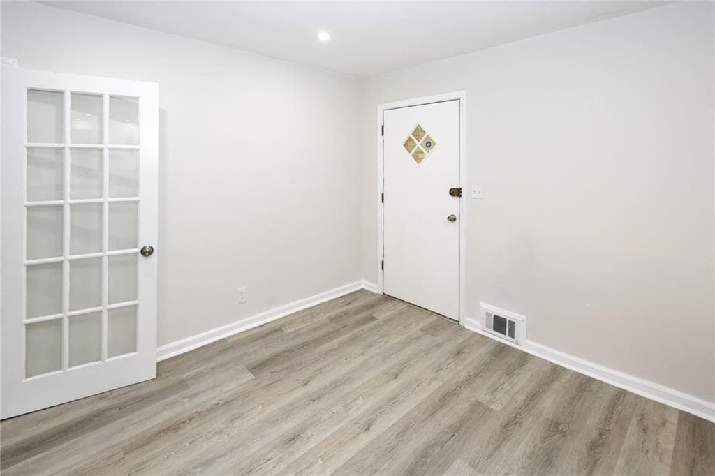 3 bedroom, 2 bathroom, 1,578 sq ft single family residence under contract at 3860 King Arthur Road, Atlanta, GA 30331 — photo 4