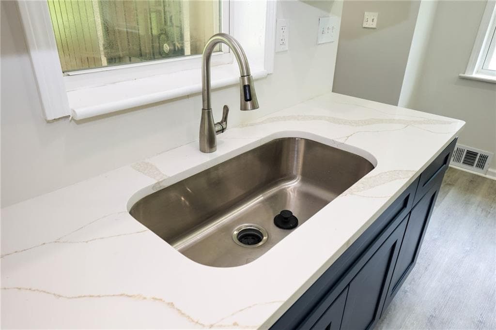 3 bedroom, 2 bathroom, 1,578 sq ft single family residence under contract at 3860 King Arthur Road, Atlanta, GA 30331 — photo 7