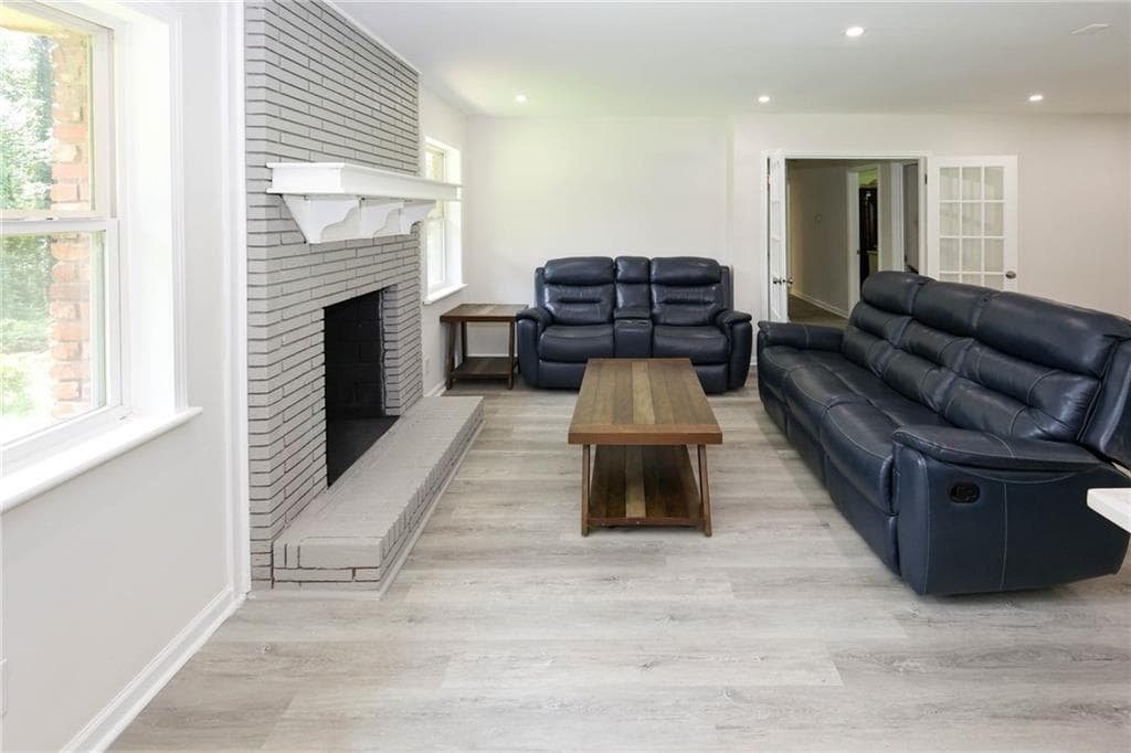 3 bedroom, 2 bathroom, 1,578 sq ft single family residence under contract at 3860 King Arthur Road, Atlanta, GA 30331 — photo 9
