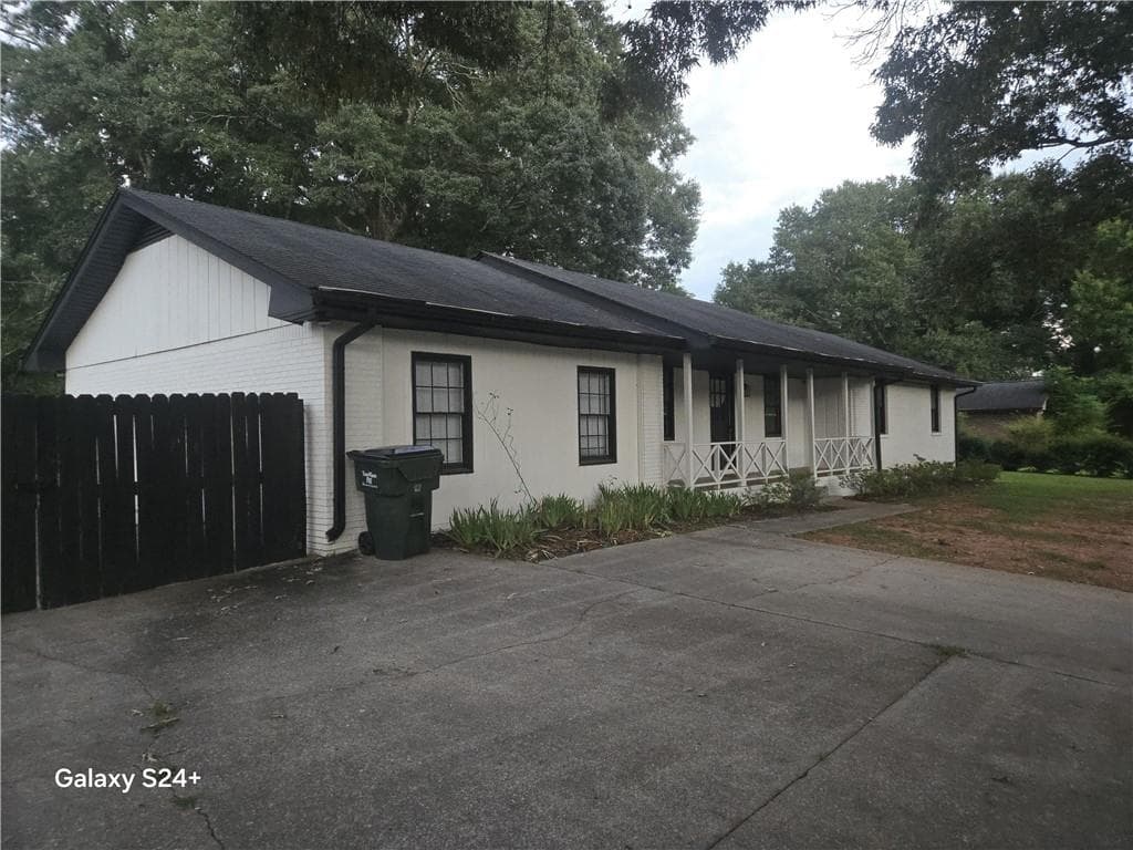 4 bedroom, 3 bathroom, 1,944 sq ft single family residence for rent at 1670 Christian Circle, Conyers, GA 30013 for $2,675 a month — photo 2