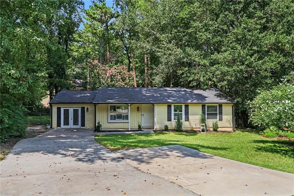 3 bedroom, 2 bathroom, 1,562 sq ft single family residence for sale at 3286 Tasman Court, Lithonia, GA 30038 — photo 2