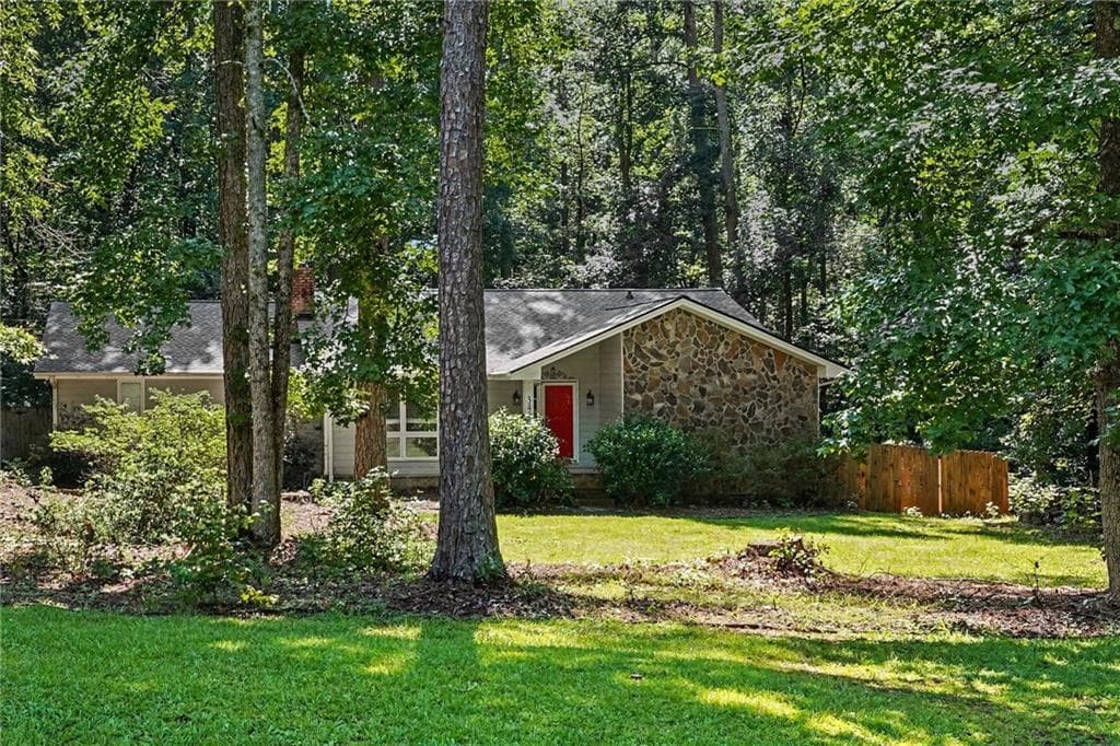 3 bedroom, 2 bathroom, 2,479 sq ft single family residence for sale at 346 Buckingham Drive, Conyers, GA 30094 — photo 6