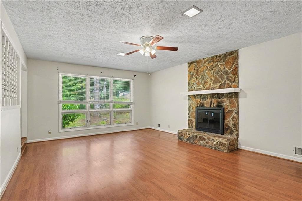 3 bedroom, 2 bathroom, 2,479 sq ft single family residence for sale at 346 Buckingham Drive, Conyers, GA 30094 — photo 9