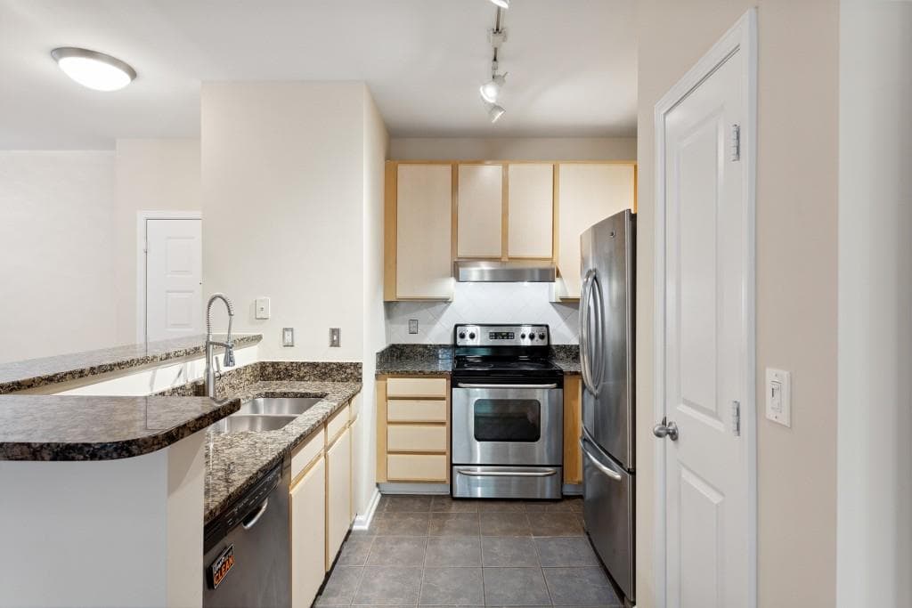 2 bedroom, 2 bathroom, 1,077 sq ft condominium for rent at 821 Ralph McGill Boulevard 2410, Atlanta, GA 30306 for $2,300 a month — photo 3