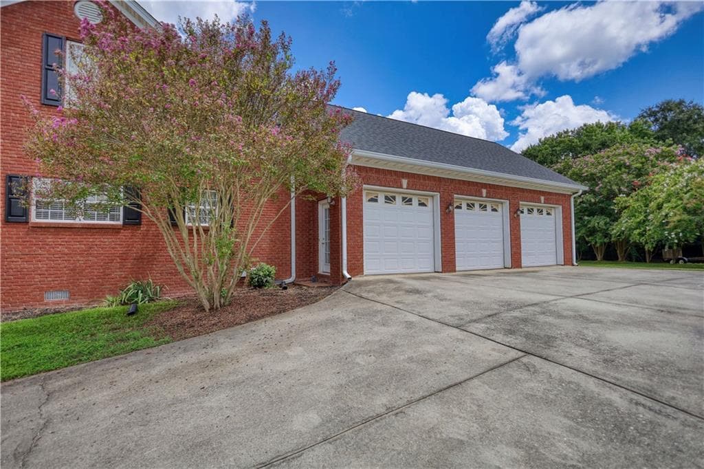 3 bedroom, 2 bathroom, 2,420 sq ft single family residence for sale at 2899 N Sharon Church Road, Loganville, GA 30052 — photo 4
