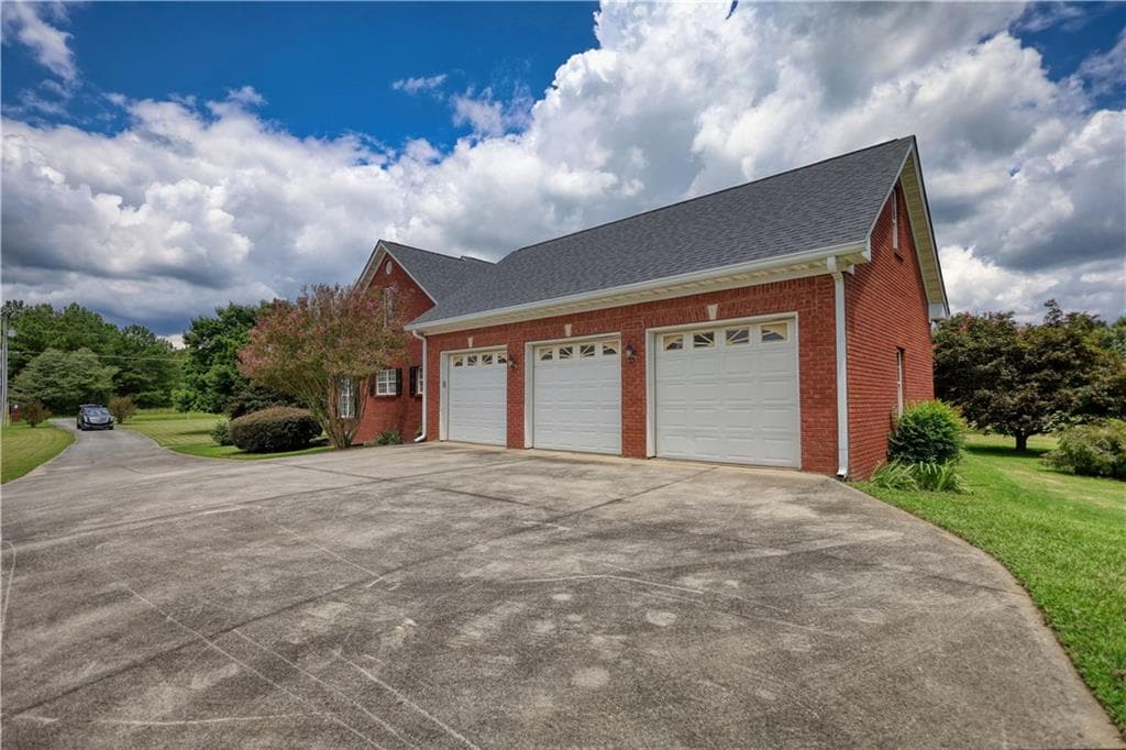 3 bedroom, 2 bathroom, 2,420 sq ft single family residence for sale at 2899 N Sharon Church Road, Loganville, GA 30052 — photo 5