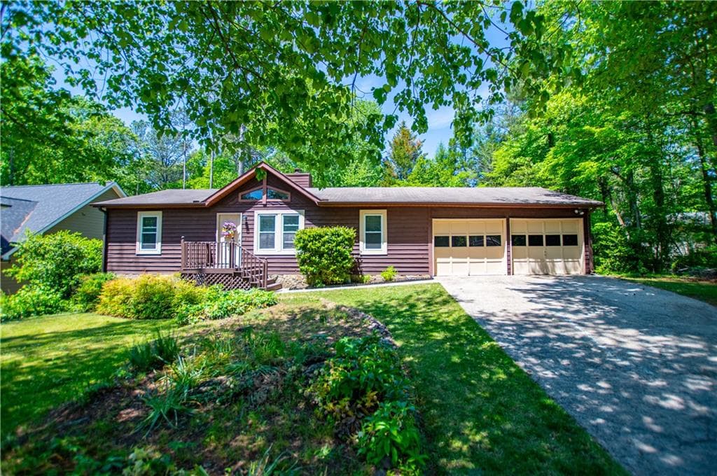 3 bedroom, 2 bathroom, 1,342 sq ft single family residence under contract at 1385 Lakeview Parkway, Villa Rica, GA 30180