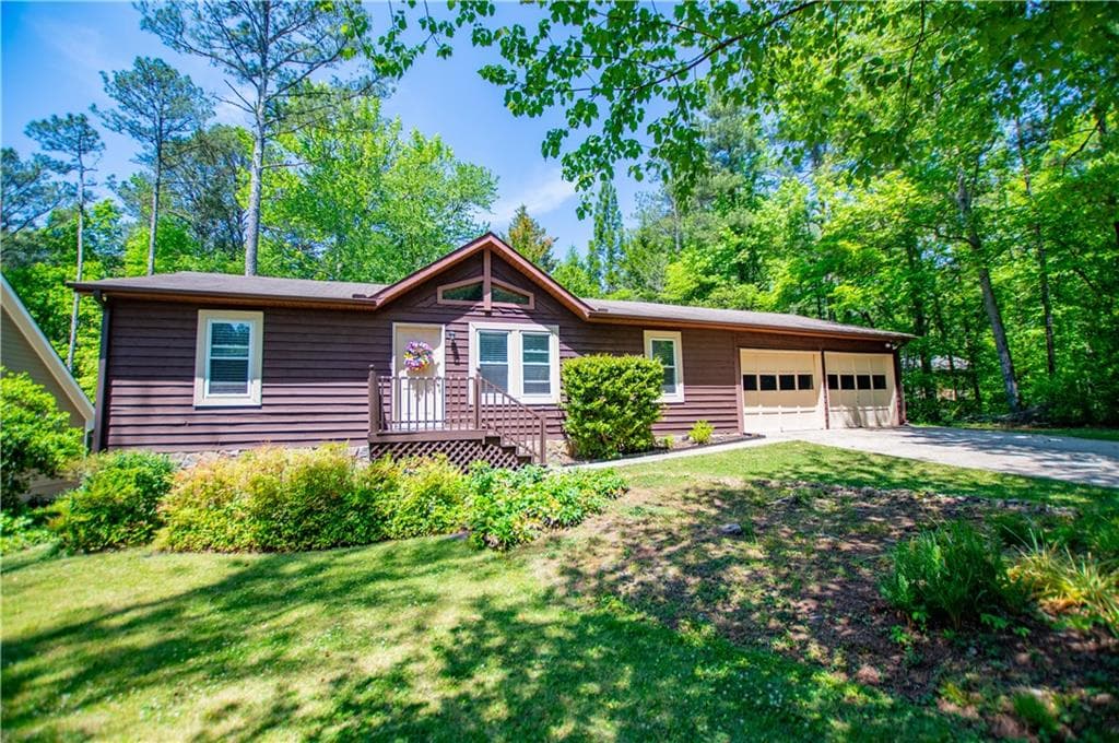 3 bedroom, 2 bathroom, 1,342 sq ft single family residence under contract at 1385 Lakeview Parkway, Villa Rica, GA 30180 — photo 2