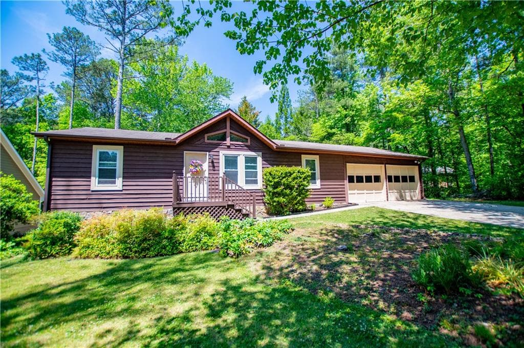 3 bedroom, 2 bathroom, 1,342 sq ft single family residence under contract at 1385 Lakeview Parkway, Villa Rica, GA 30180 — photo 3
