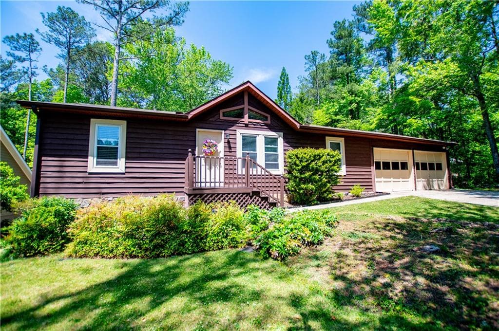 3 bedroom, 2 bathroom, 1,342 sq ft single family residence under contract at 1385 Lakeview Parkway, Villa Rica, GA 30180 — photo 4