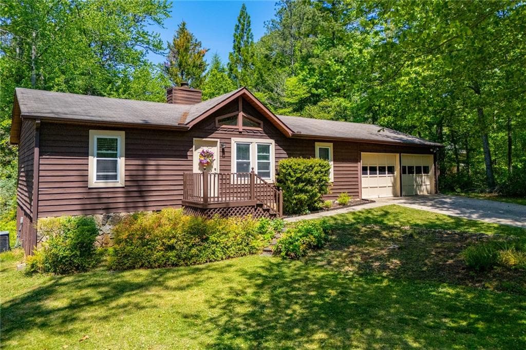 3 bedroom, 2 bathroom, 1,342 sq ft single family residence under contract at 1385 Lakeview Parkway, Villa Rica, GA 30180 — photo 5