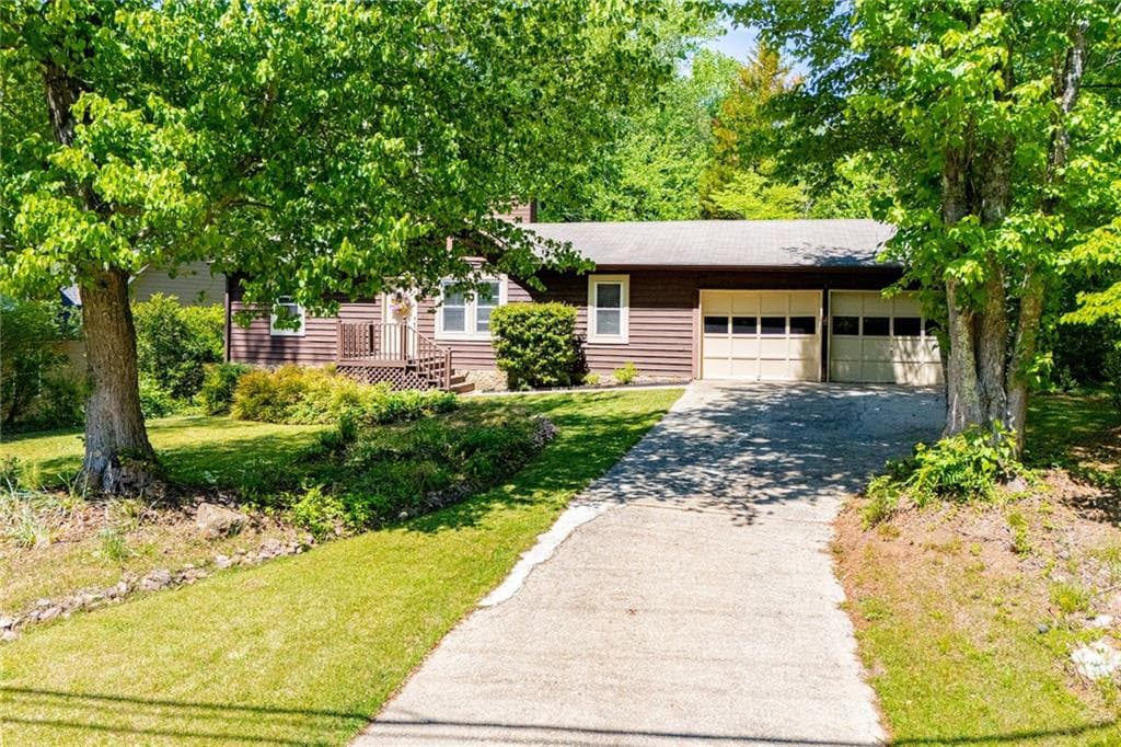 3 bedroom, 2 bathroom, 1,342 sq ft single family residence under contract at 1385 Lakeview Parkway, Villa Rica, GA 30180 — photo 7