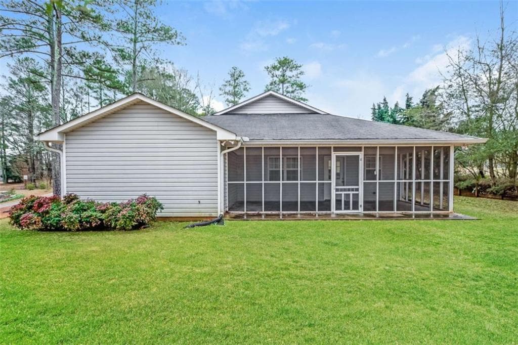 3 bedroom, 2 bathroom, 1,424 sq ft single family residence for sale at 124 Springvalley Circle, Stockbridge, GA 30281 — photo 2