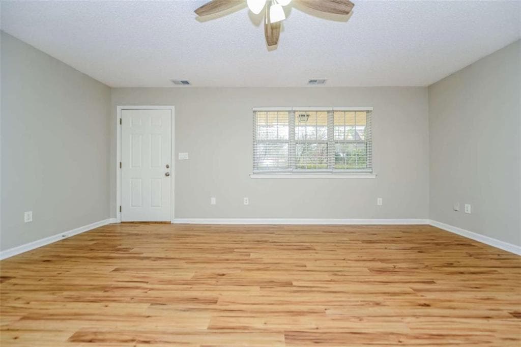 3 bedroom, 2 bathroom, 1,424 sq ft single family residence for sale at 124 Springvalley Circle, Stockbridge, GA 30281 — photo 6