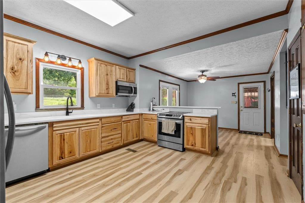 5 bedroom, 4 bathroom, 3,586 sq ft single family residence for sale at 835 Kent Rd, Bowdon, GA 30108 — photo 6