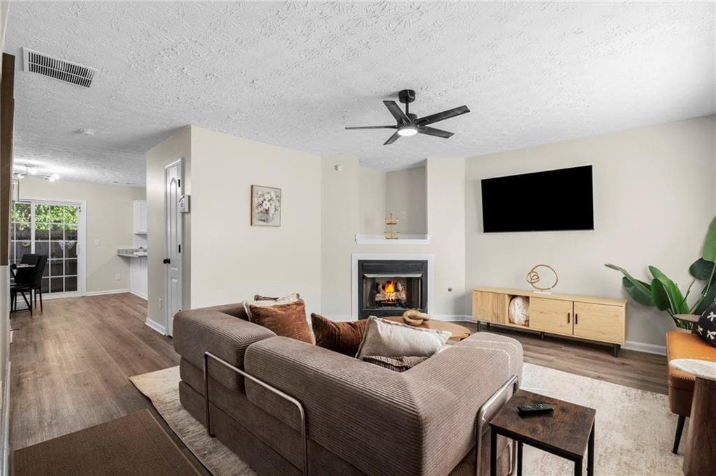 3 bedroom, 3 bathroom, 1,206 sq ft townhouse under contract at 2963 Fields Drive, Lithonia, GA 30038 — photo 2