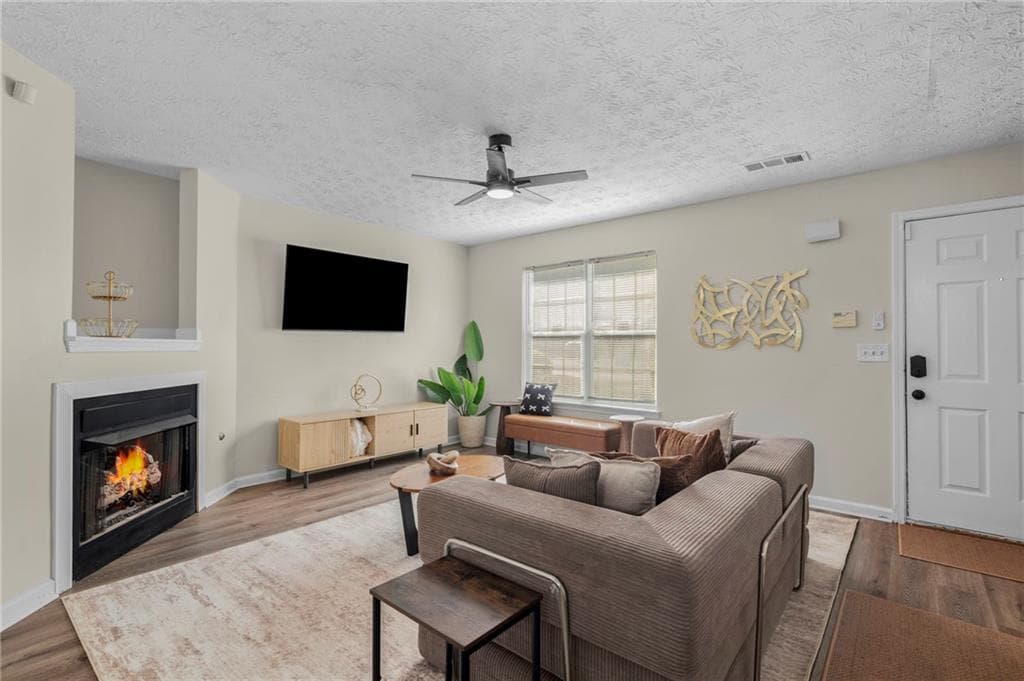 3 bedroom, 3 bathroom, 1,206 sq ft townhouse under contract at 2963 Fields Drive, Lithonia, GA 30038 — photo 3