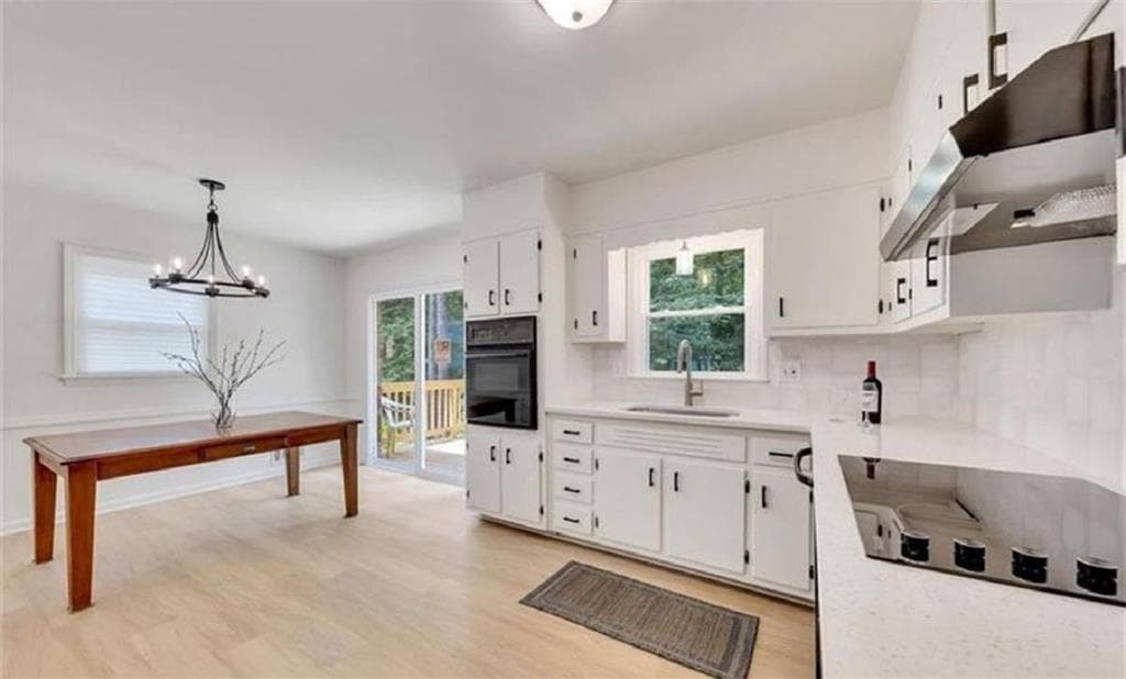 3 bedroom, 2 bathroom, 1,242 sq ft single family residence for sale at 4520 Santa Fe Trail, Atlanta, GA 30331 — photo 3